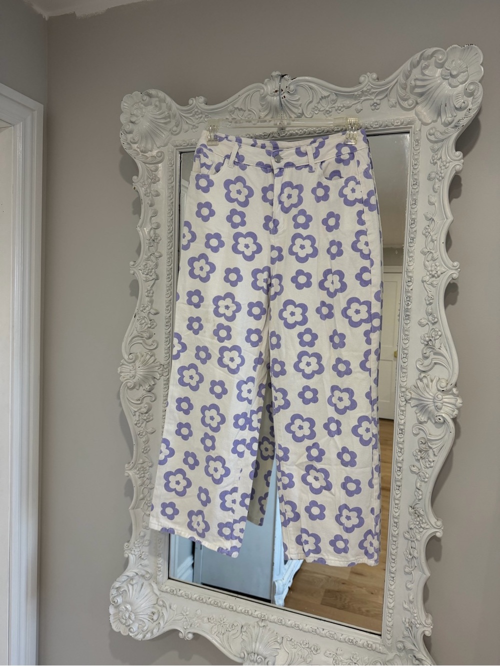 Women’s White and Lavender Flowers Jeans Pants